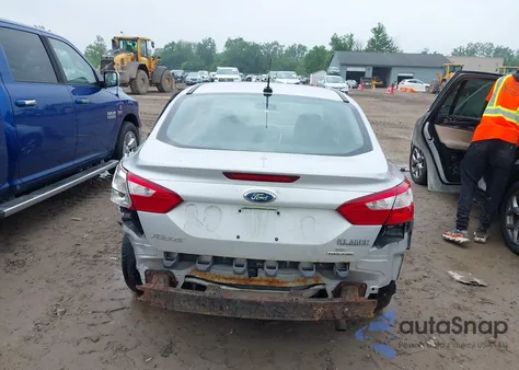 2014 Ford Focus Se z USA, uszkodzony, nr VIN 1FADP3F24EL181753